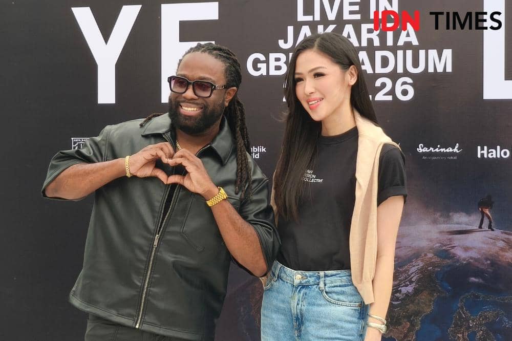 Potret André Troutman, Music Director konser Ye Jakarta, bersama Karen Tjahja (IDN Times/Juan Dwi)