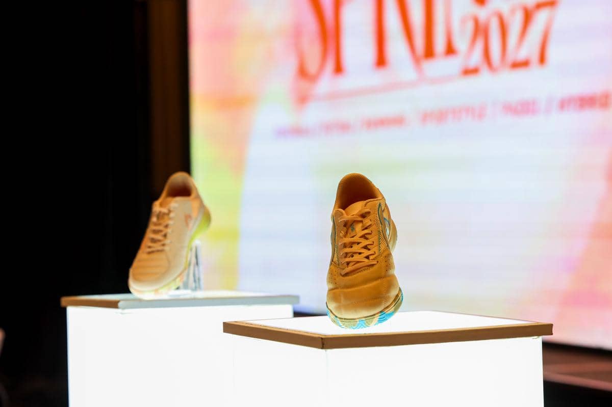 Enam lini sepatu futsal terbaru Jogosala dari Ortuseight untuk koleksi Spring 2027 dipamerkan dalam peluncuran produk.