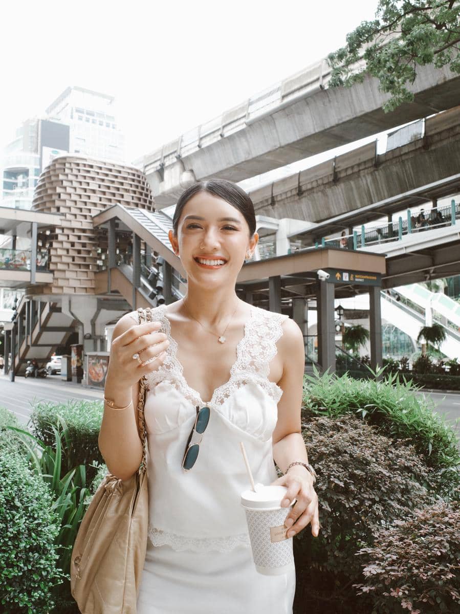 Anissa Aziza dan sahabat shopping di Bangkok