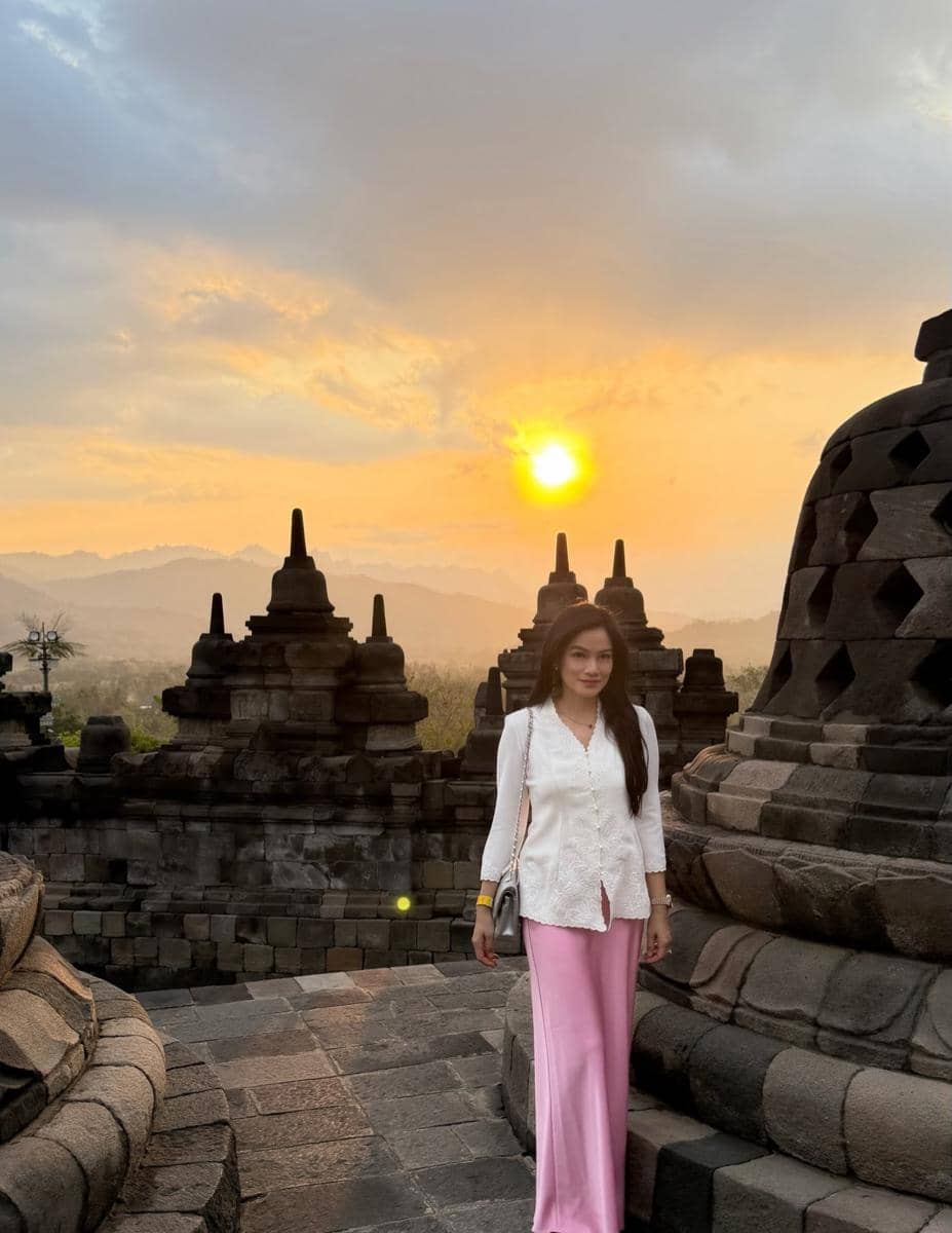 Titi Kamal liburan di Magelang