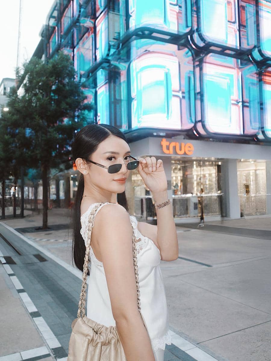 Anissa Aziza dan sahabat shopping di Bangkok