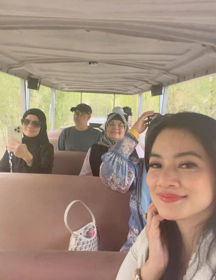 Titi Kamal liburan di Magelang