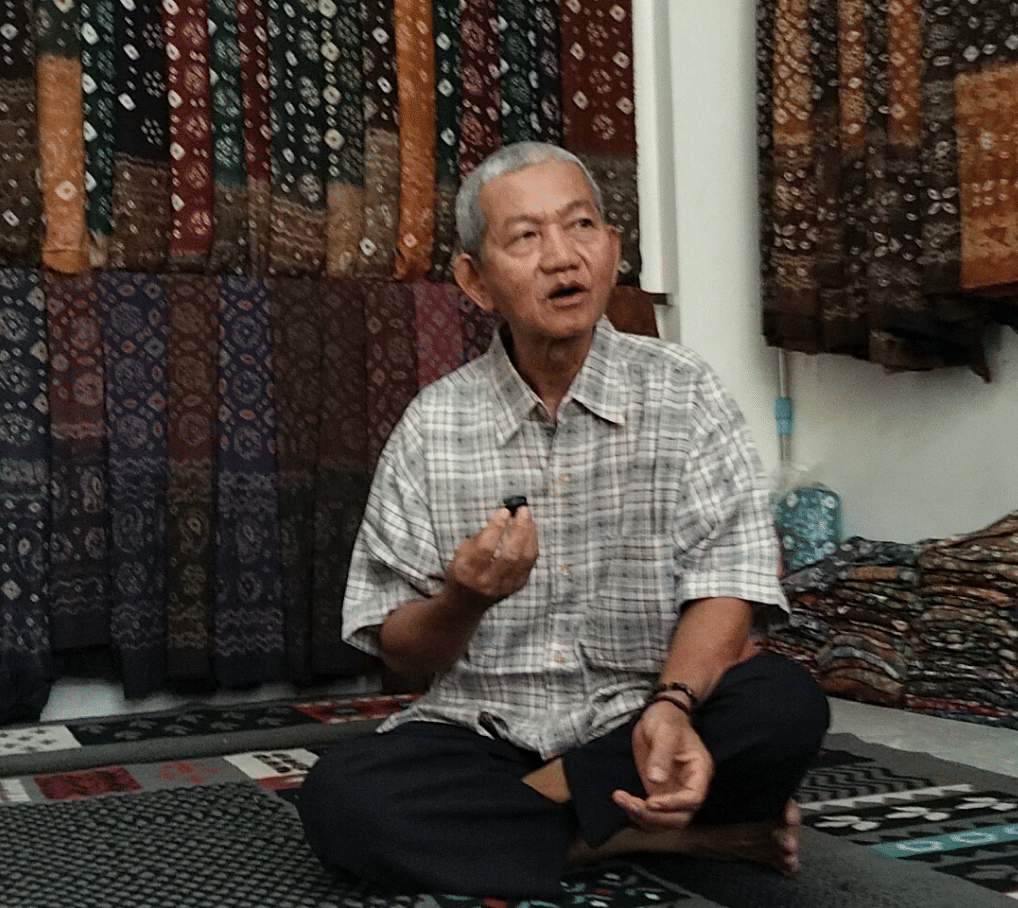 Udin Abdullah, 66 tahun, pemilik usaha Centra Tenun Tajung di kawasan Tuan Kentang, Kota Palembang, Sumatera Selatan.