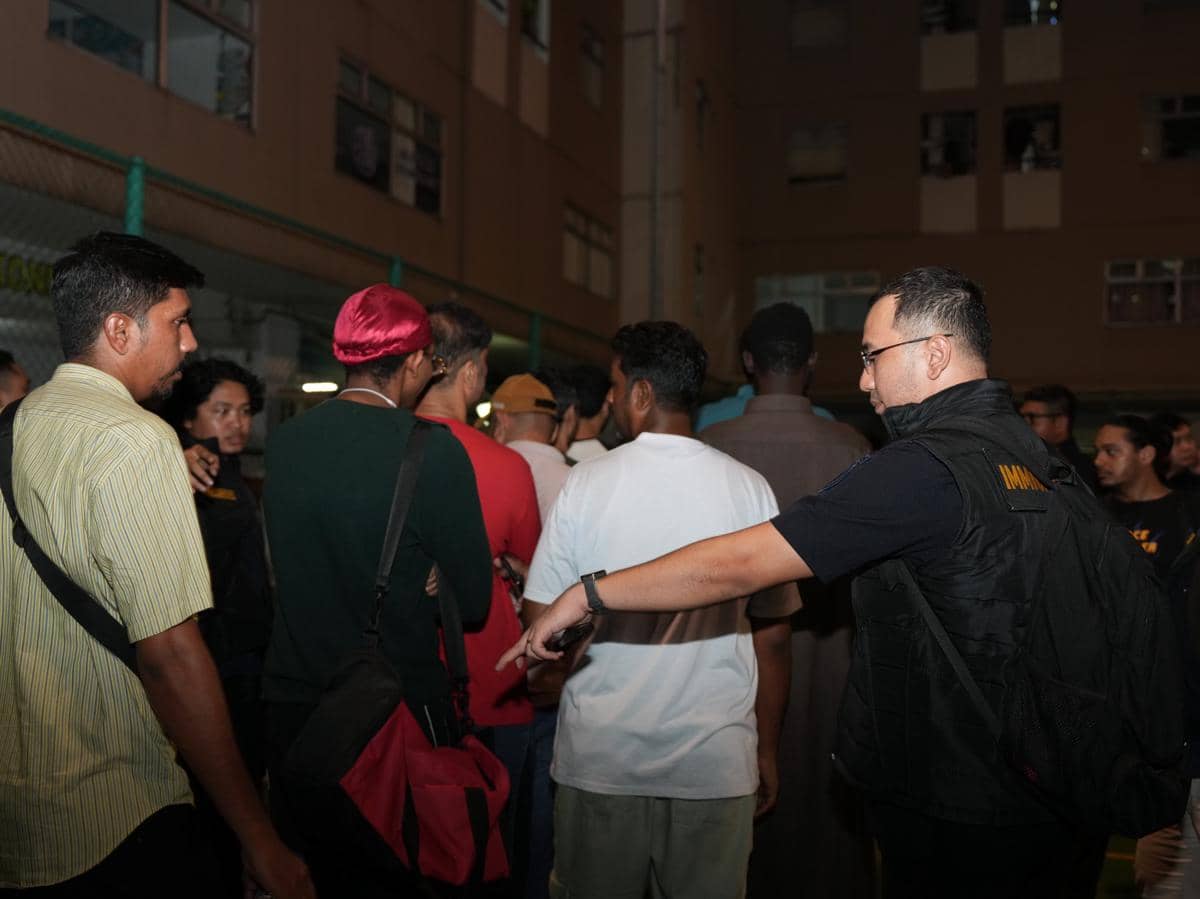 Imigrasi Tangkap 45 WNA di Apartemen Kalibata City