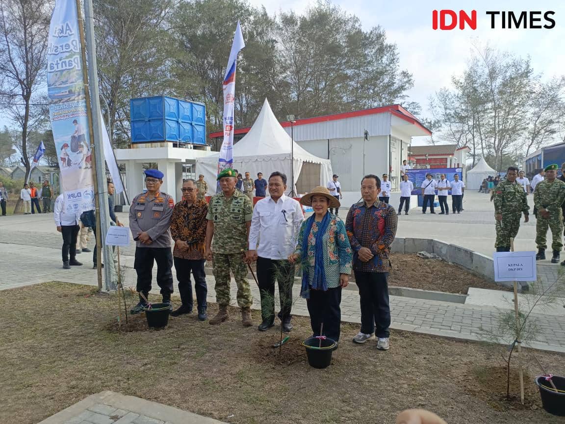 Kunjungan kerja Ketua Komisi IV DPR RI di Kampung Nelayan Merah Putih Poncosari, Kamis (22/10/2026). (IDN Times/Herlambang Jati Kusumo)