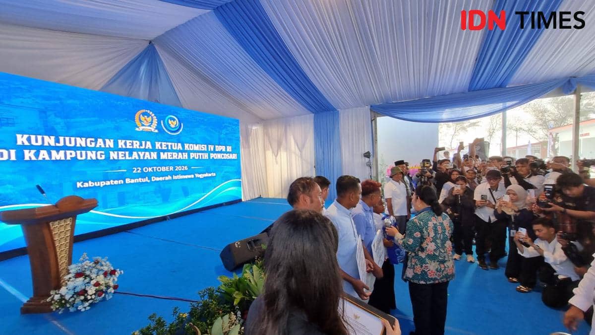 Kunjungan kerja Ketua Komisi IV DPR RI di Kampung Nelayan Merah Putih Poncosari, Kamis (22/10/2026). (IDN Times/Herlambang Jati Kusumo)