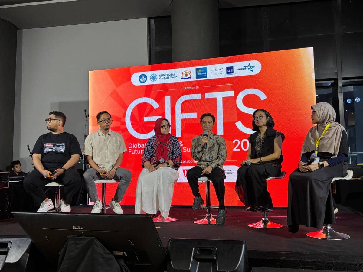 Jumpa pers agenda Global Innovation and Future Technology Summit (GIFTS) 2026, di Gelanggang Inovasi dan Kreativitas Universitas Gadjah Mada (GIK UGM), Kamis (22/10/2026). (IDN Times/Herlambang Jati Kusumo)