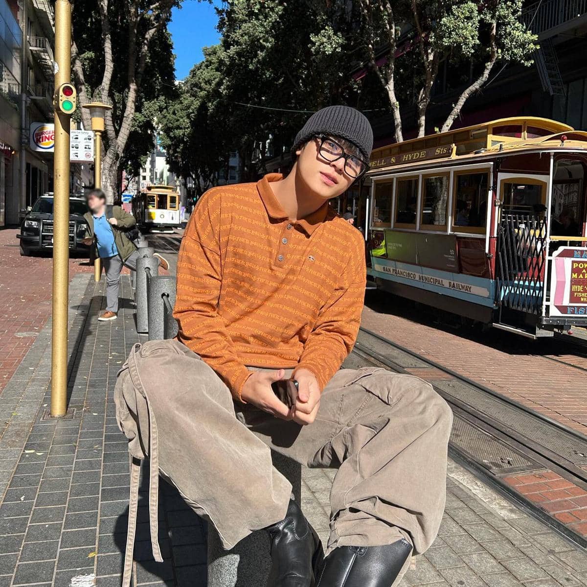 padu padan beanie ala Mingyu SEVENTEEN