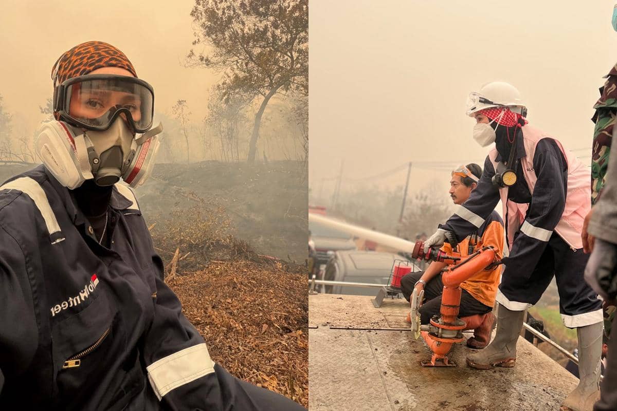 Artis mengenakan pakaian gelap dan masker ikut memadamkan kebakaran hutan dan lahan di Kalimantan.
