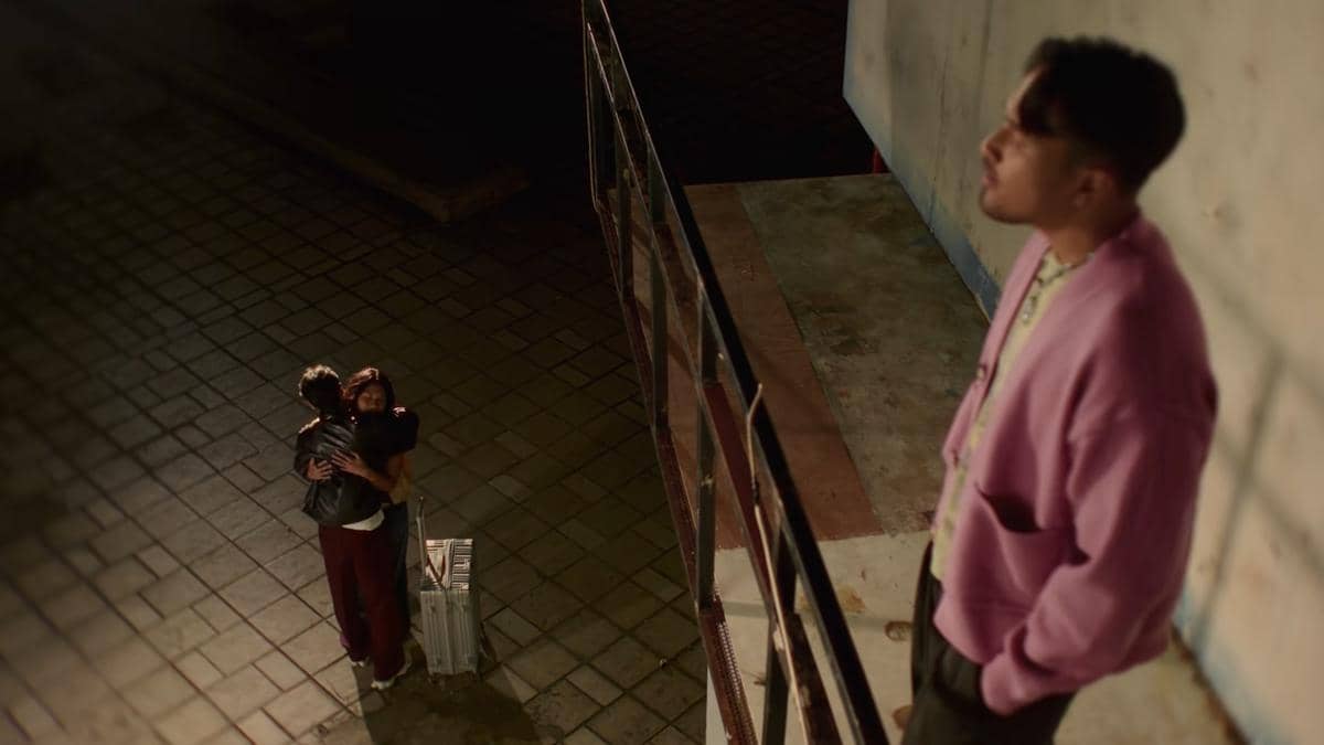 Cuplikan video musik “Kita yang Mesra” karya Adrian Khalif yang diunggah melalui kanal YouTube Emotion Entertainment.