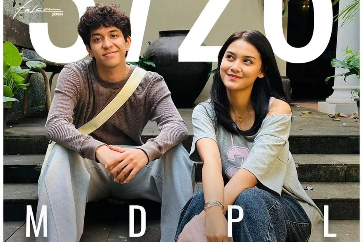 Poster film 3726 MDPL dari Falcon Pictures dengan judul film terpampang besar di bagian tengah desain promosi.
