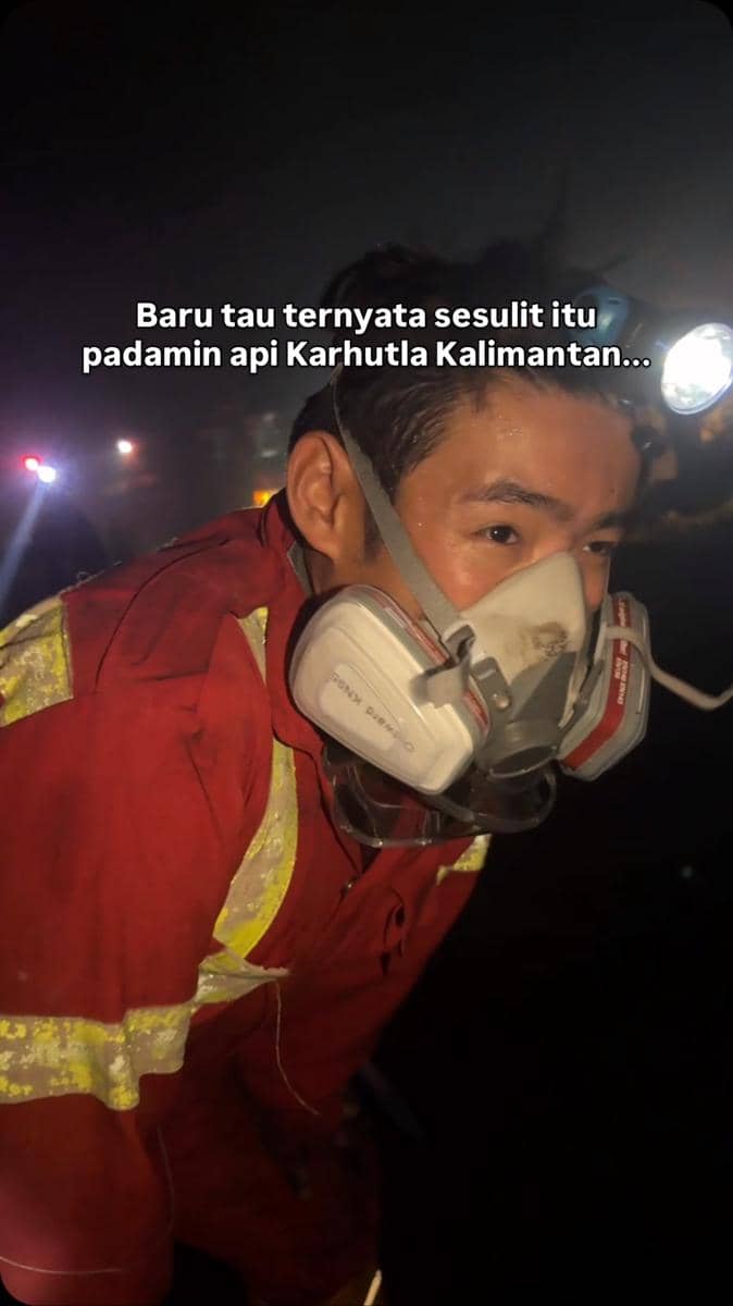 Sejumlah artis terjun ke lokasi kebakaran hutan dan lahan untuk membantu pemadaman karhutla di Kalimantan.