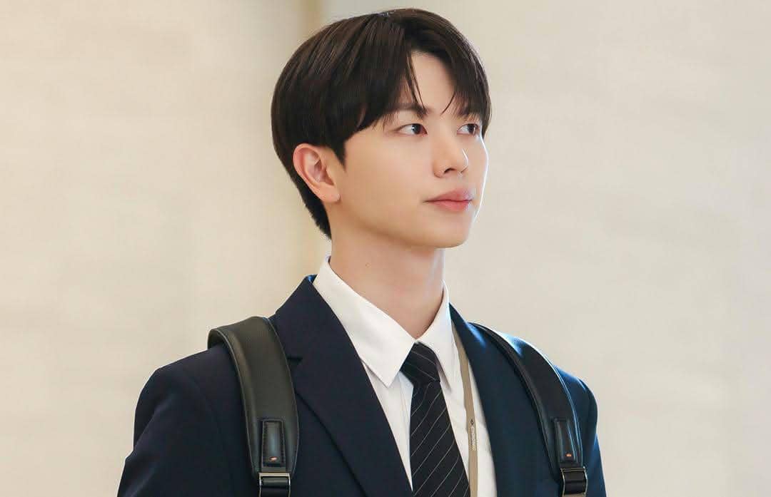 Yook Sung Jae di drama Nine to Six