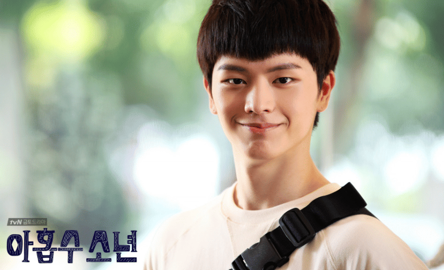 Yook Sung Jae di drama Plus Nine Boys