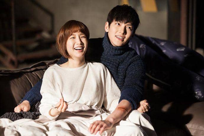 Park Min Young dan Ji Chang Wook dalam drama Healer