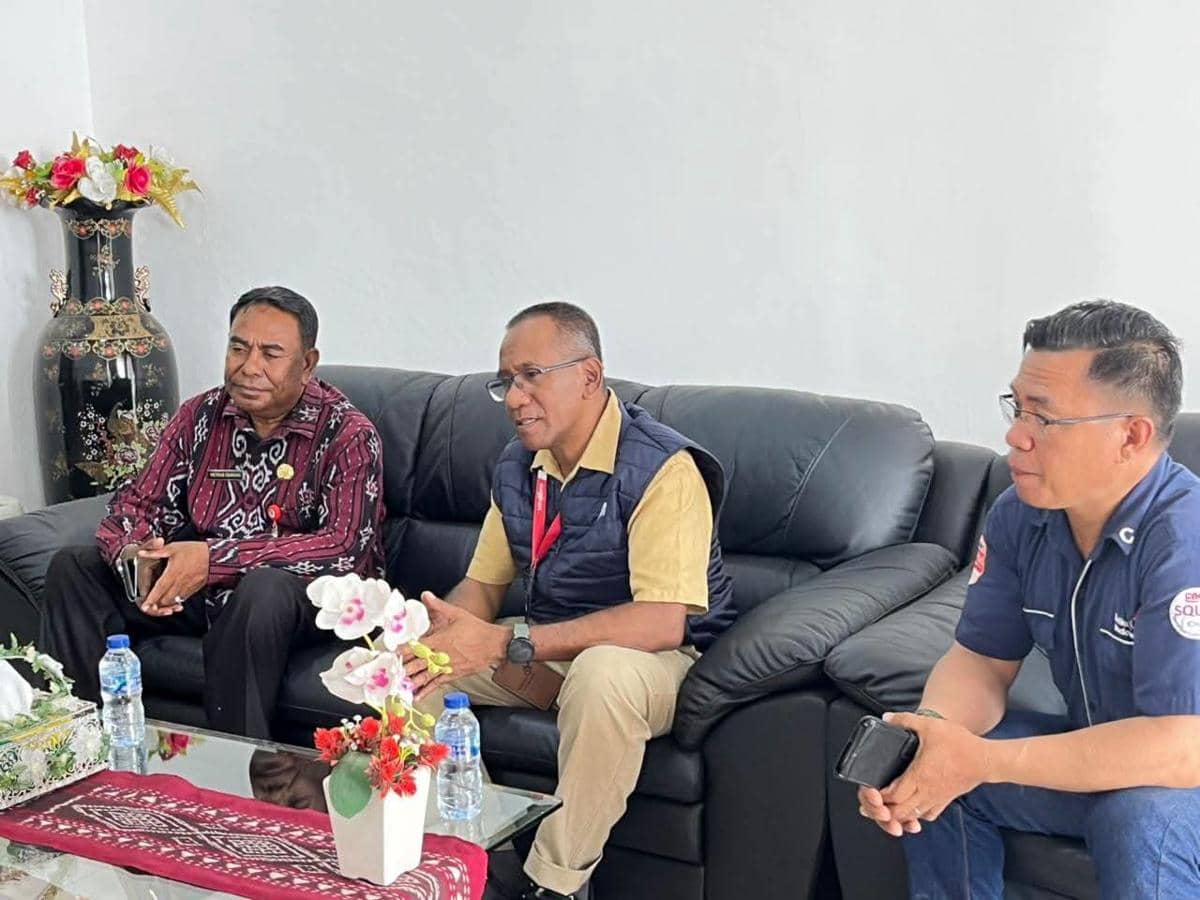 Perwakilan PT Telkom Indonesia bertemu Wakil Bupati Lembata Nasir dalam agenda pertemuan resmi di Lembata.
