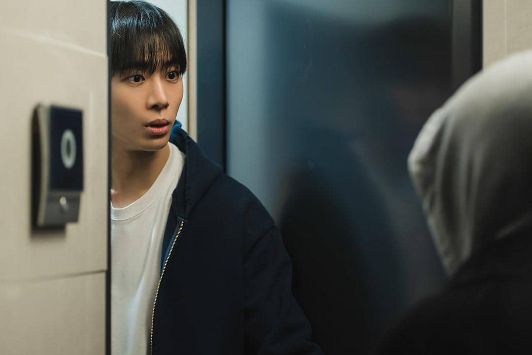 still cuts drama Between Steps