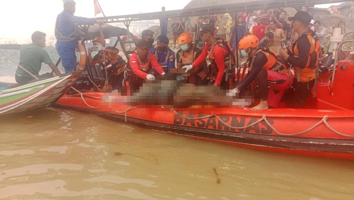Dokumentasi Kantor SAR Palembang terkait penanganan korban tenggelam di Sungai Musi oleh tim penyelamat.