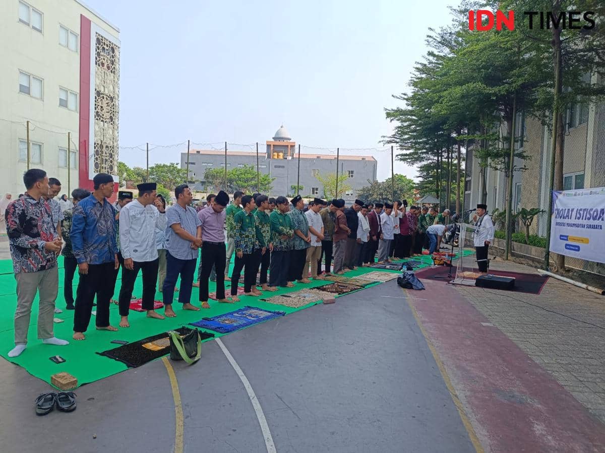 Kampus di Surabaya Gelar Salat Istisqa Meminta Hujan