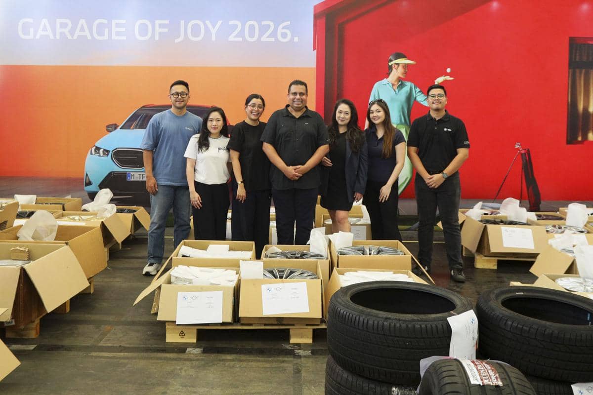 Beragam produk perawatan dan aksesori personalisasi kendaraan BMW dipamerkan di Garage of JOY 2026.