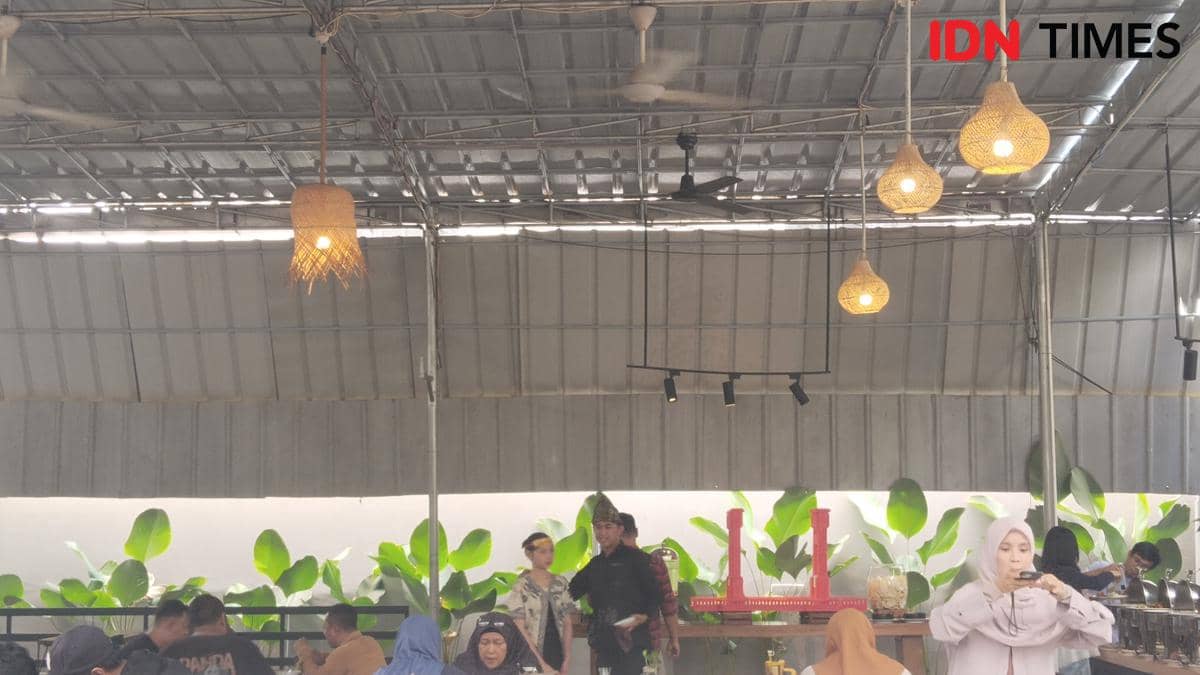 Sajian Ngidang Palembang tersaji di Batiqa Hotel, menawarkan pengalaman menikmati kuliner khas Palembang.