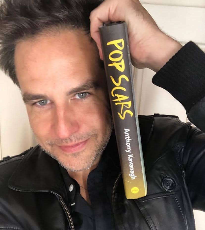 Potret Kavana dalam unggahan di akun Instagram @anthony_kavana, dengan fokus pada wajah dan penampilannya.