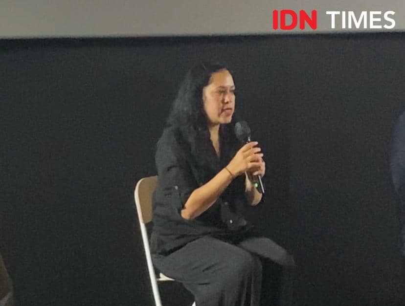 Sejumlah pembicara duduk di panggung dalam sesi JFW Talks “What Goes Unspoken?” pada Jakarta Film Week 2026.