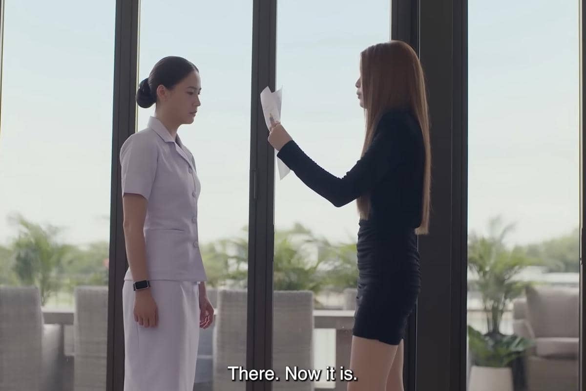 Cuplikan adegan drama Love Me to Hurt Me yang diproduksi Channel 3, menampilkan momen dari serial tersebut.