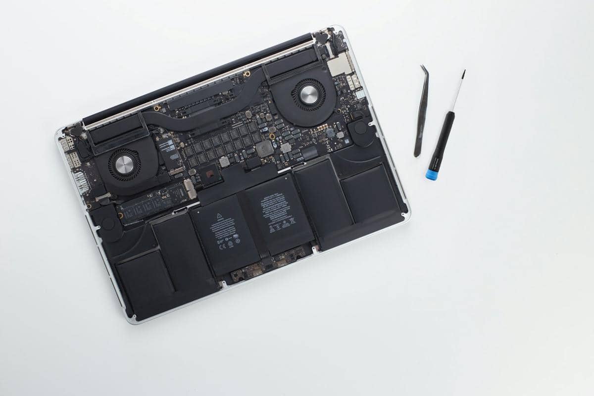 ilustrasi repasta laptop