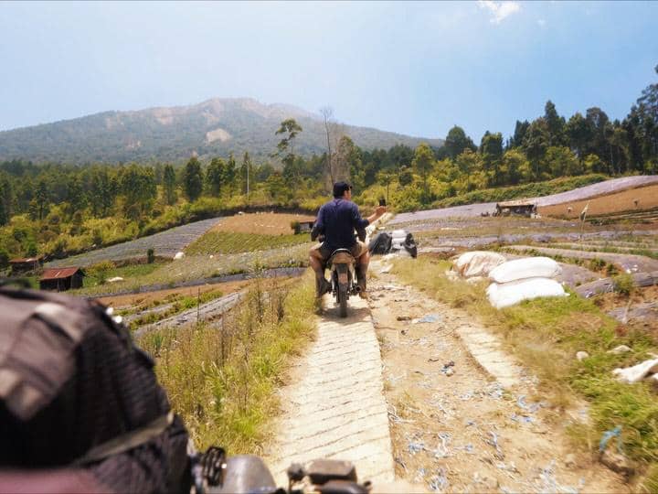 Bella Graceva mendaki Gunung Slamet
