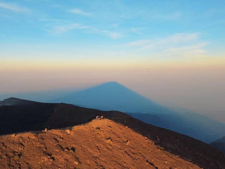 Bella Graceva mendaki Gunung Slamet