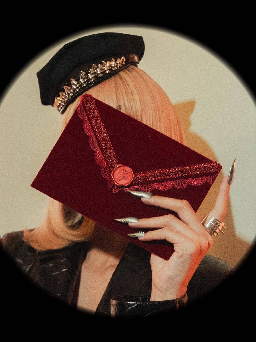 poster Tarantino - Lisa BLACKPINK (instagram.com/lalalalisa_m)