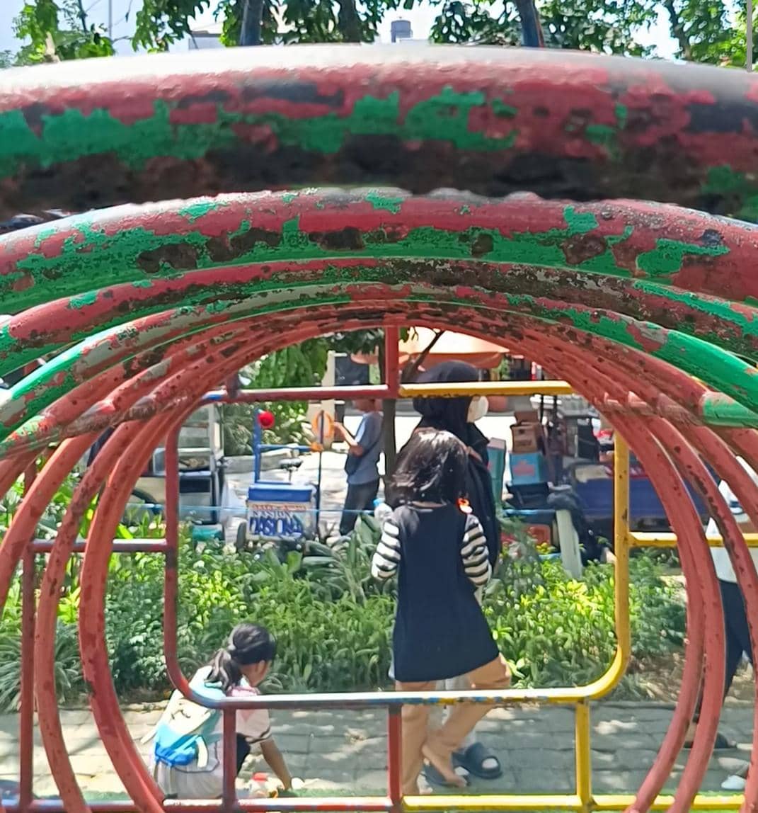 Fasilitas Bermain di Taman Foto Bandung Rusak, Warga Minta Diperbaiki