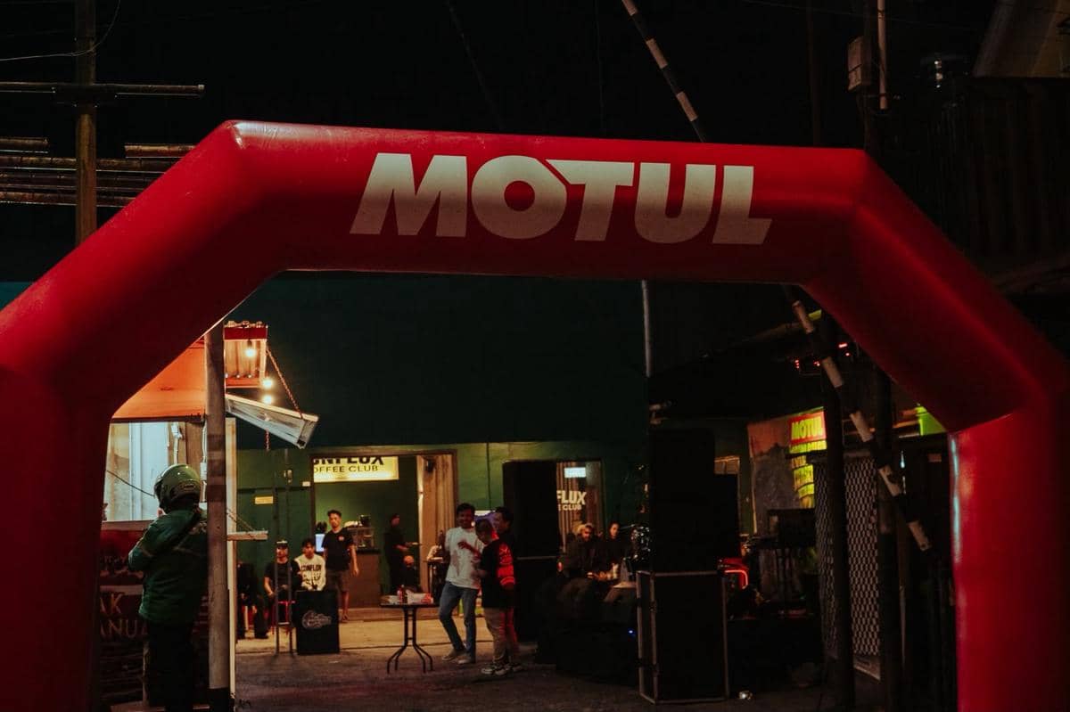 Kegiatan komunitas motor kustom menjadi ruang pertemuan bagi peserta dari beragam latar belakang dalam satu acara.