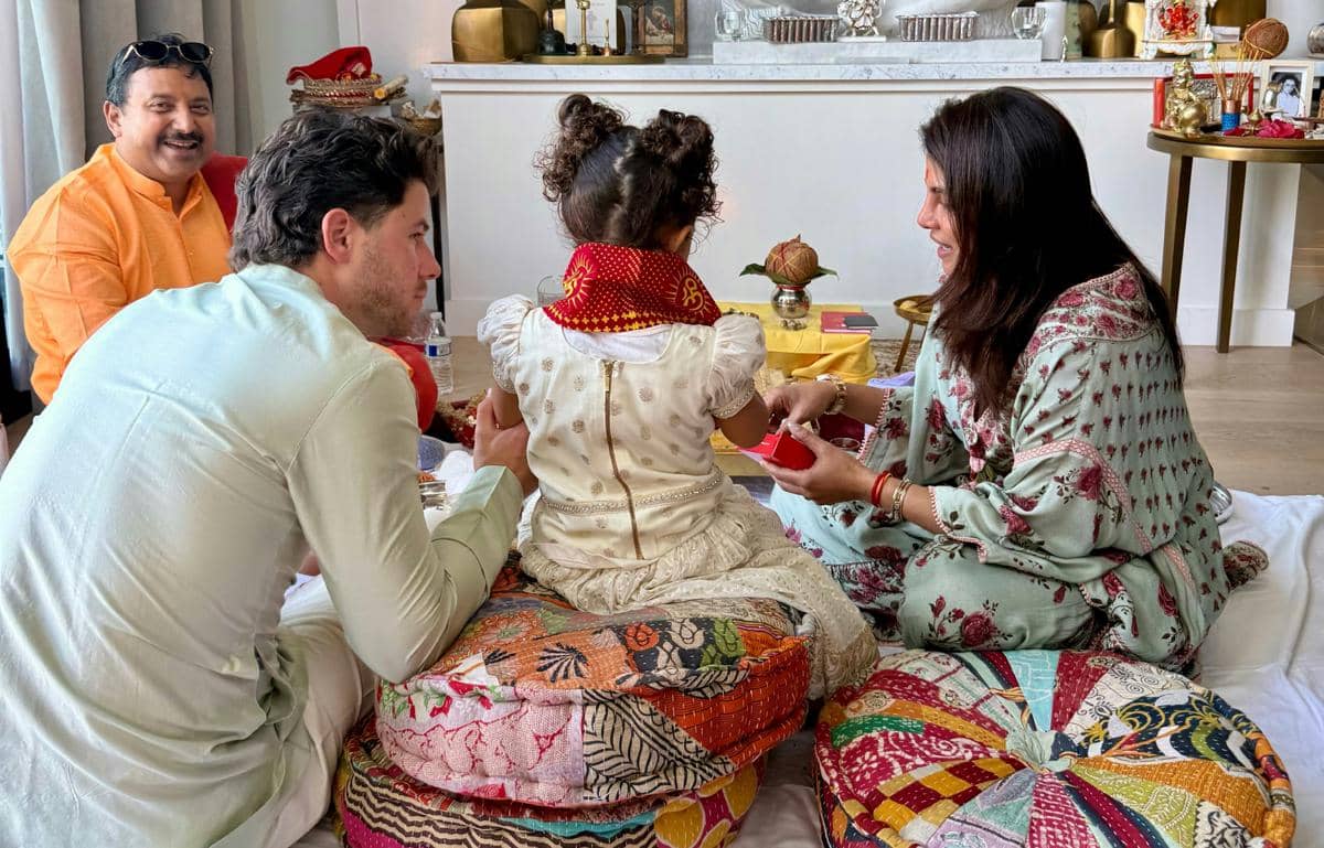 Priyanka Chopra Ajak Nick Jonas Rayakan Festival Dussehra, Syahdu!