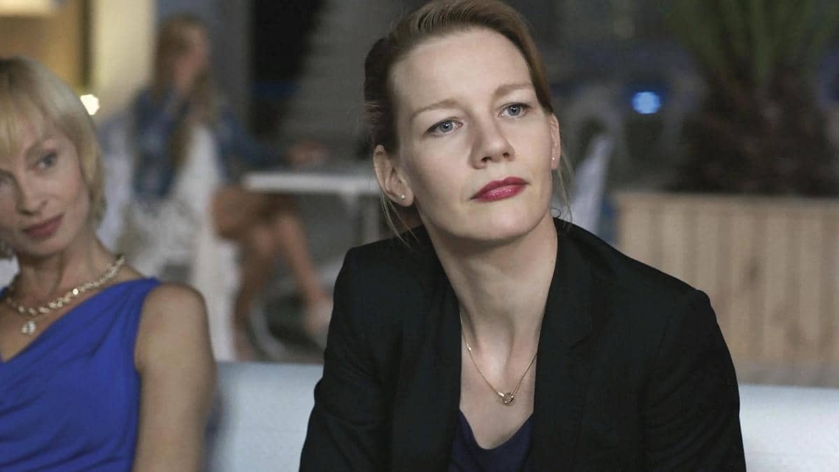Sandra Huller tampil dalam adegan film Toni Erdmann produksi Komplizen Film, sebagai salah satu pemeran utama.