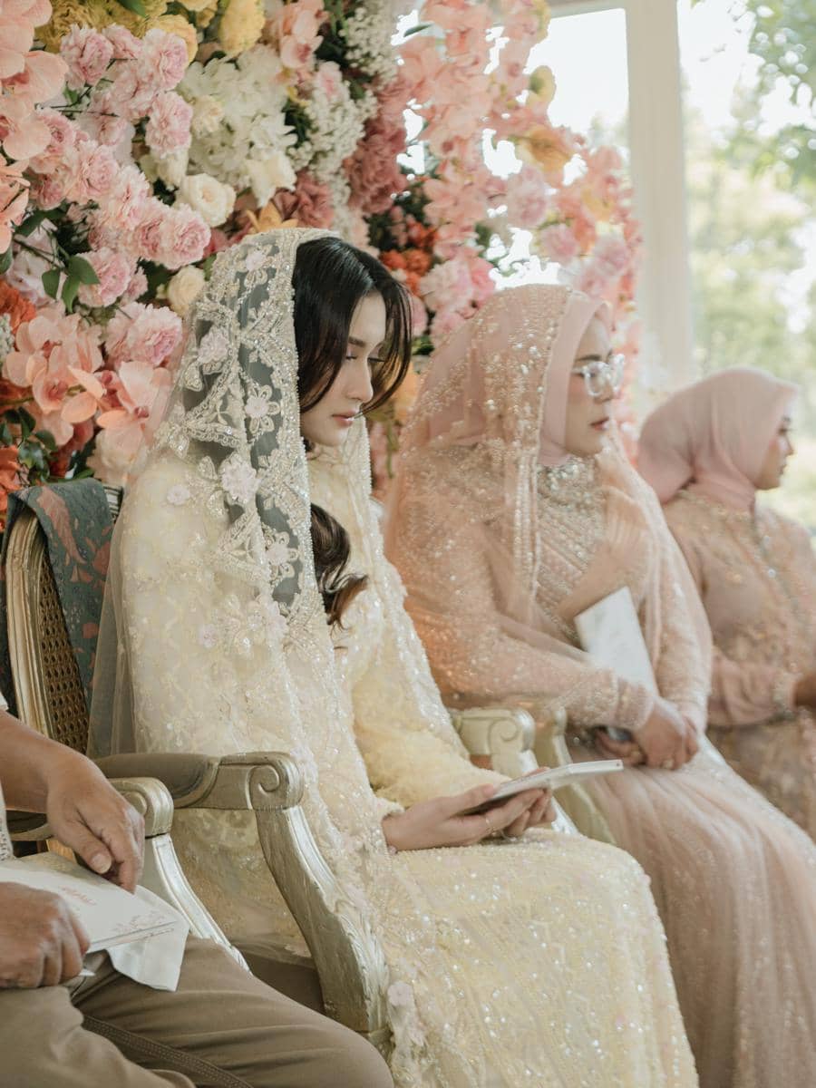 Yuriska Patricia menggelar rangkaian pengajian dan siraman menjelang pernikahannya yang dibagikan melalui Instagram.