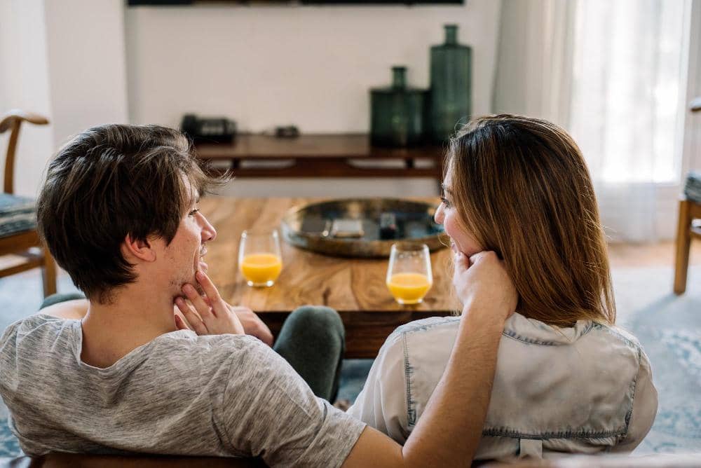 5 Zodiak Cowok yang Terkenal Paling Cuek tapi Aslinya Perhatian Banget