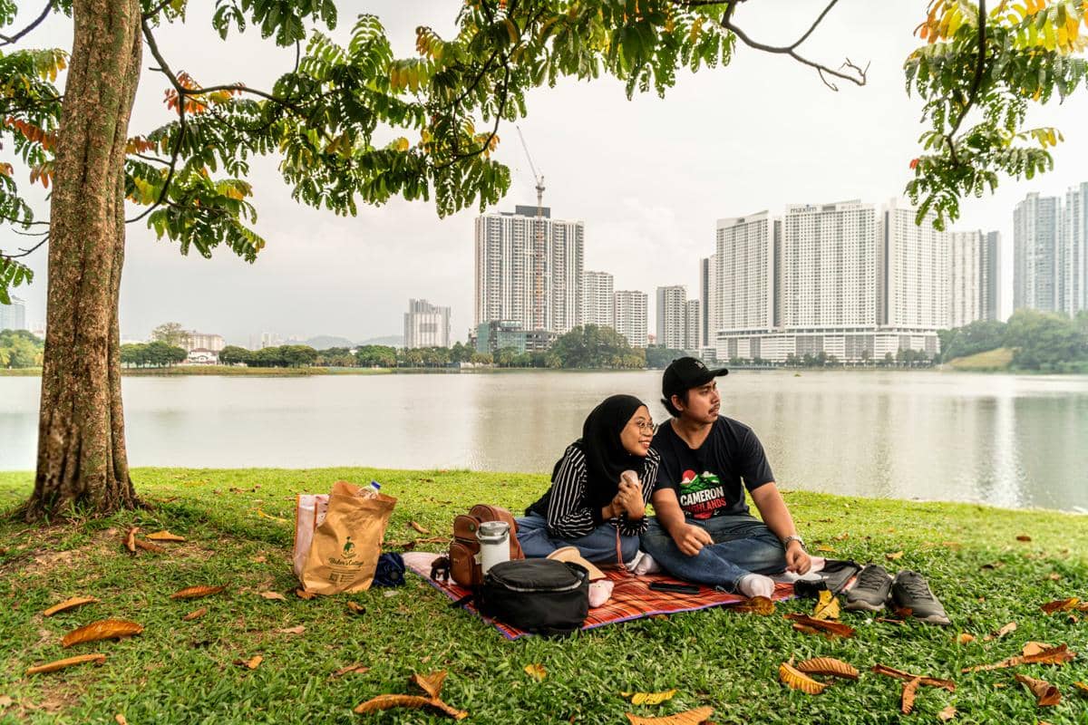 Sepasang kekasih sedang piknik. (Unsplash/Ainur Iman)