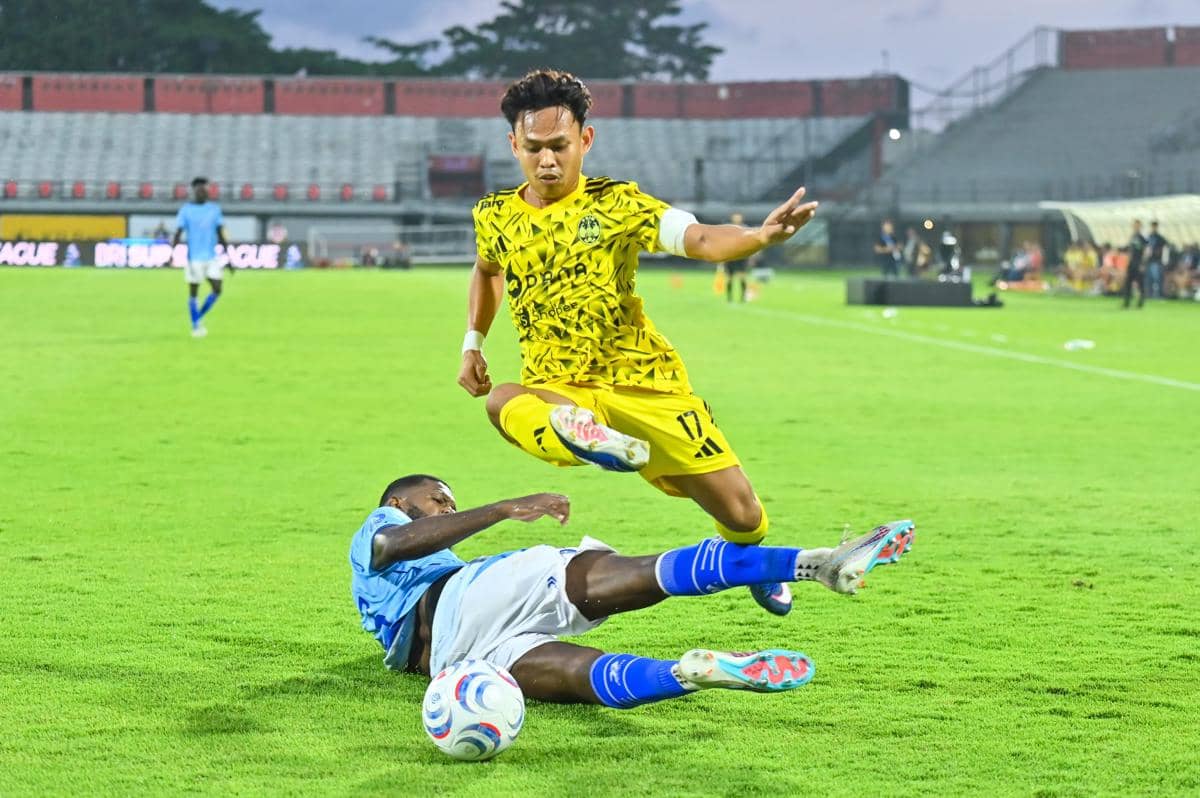 antarafoto-isenmulang-kalteng-fc-imbang-lawan-psim-yogyakarta-1792859644.jpg