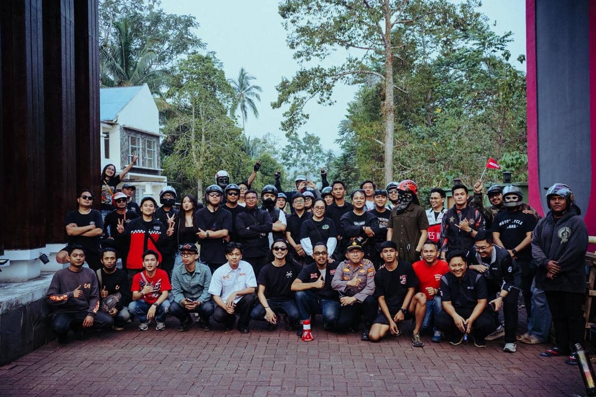 Ratusan anggota komunitas pengendara berkumpul untuk saling mengenal, bertukar pengalaman, dan mempererat silaturahmi.