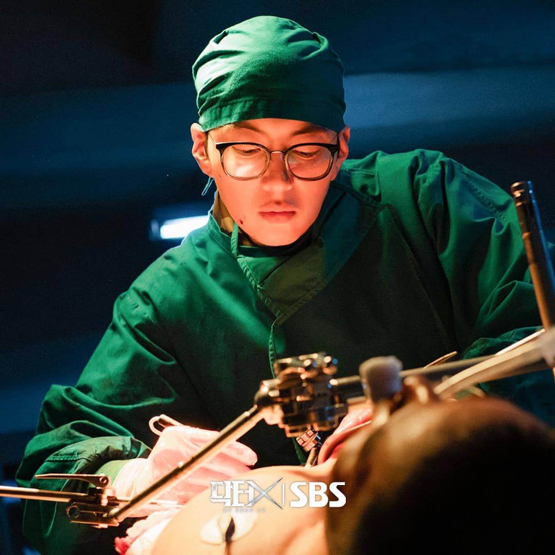 still cuts drama Doctor X: Mafia in White