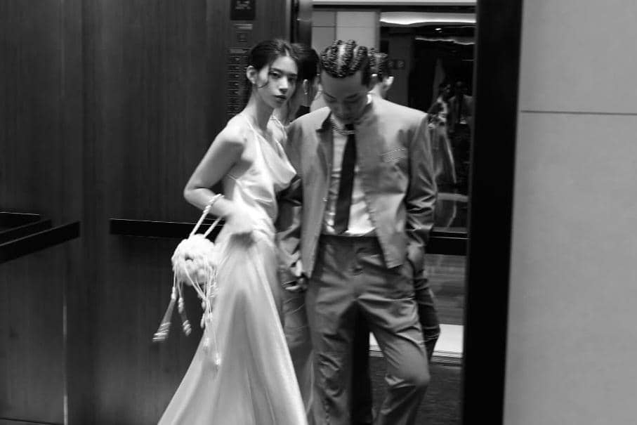 Potret Yang Hong Won bersama istrinya, model Won Hyun Joo, dalam unggahan di akun Instagram sang rapper.