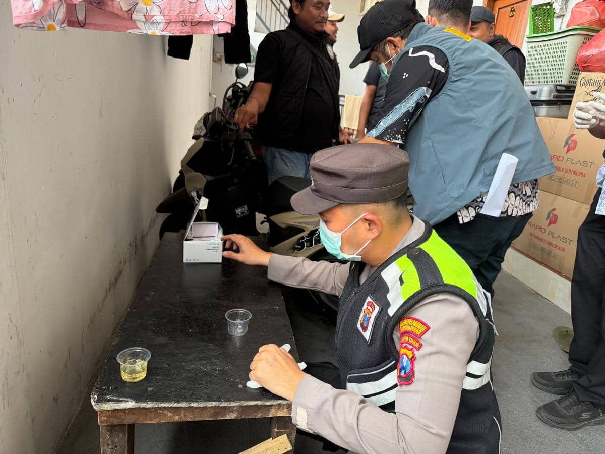 Razia Tes Urine Kos di Dupak Surabaya, Empat Orang Positif