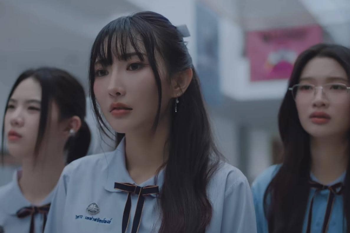 Cuplikan adegan promosi drama Oxytoxin produksi GMMTV yang menampilkan momen dari serial tersebut.