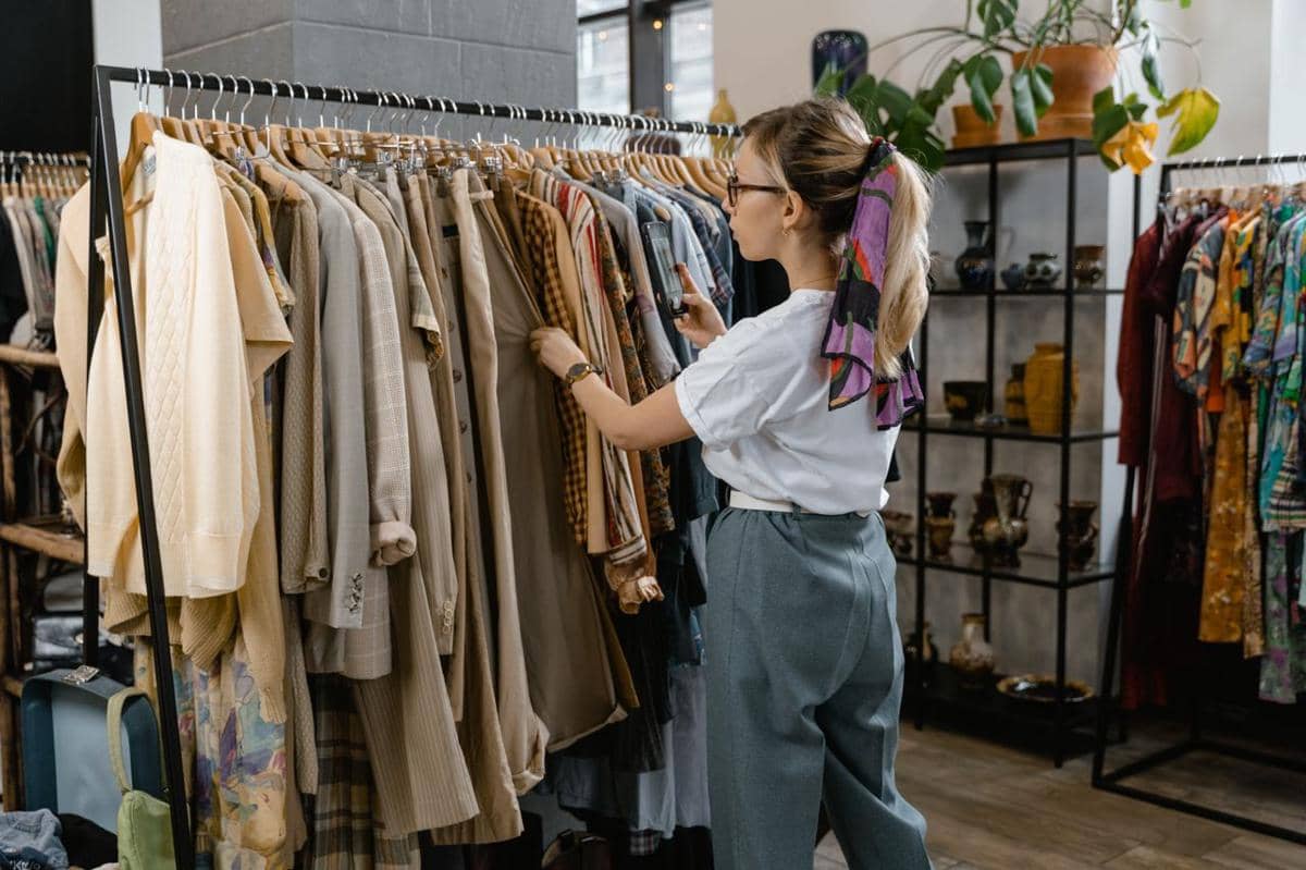 5 Kesalahan Memilih Stok Thrift yang Bisa Berujung Kerugian Besar