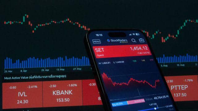 Saham ARB: Saat Harga Anjlok, Ini Peluang atau Jebakan?