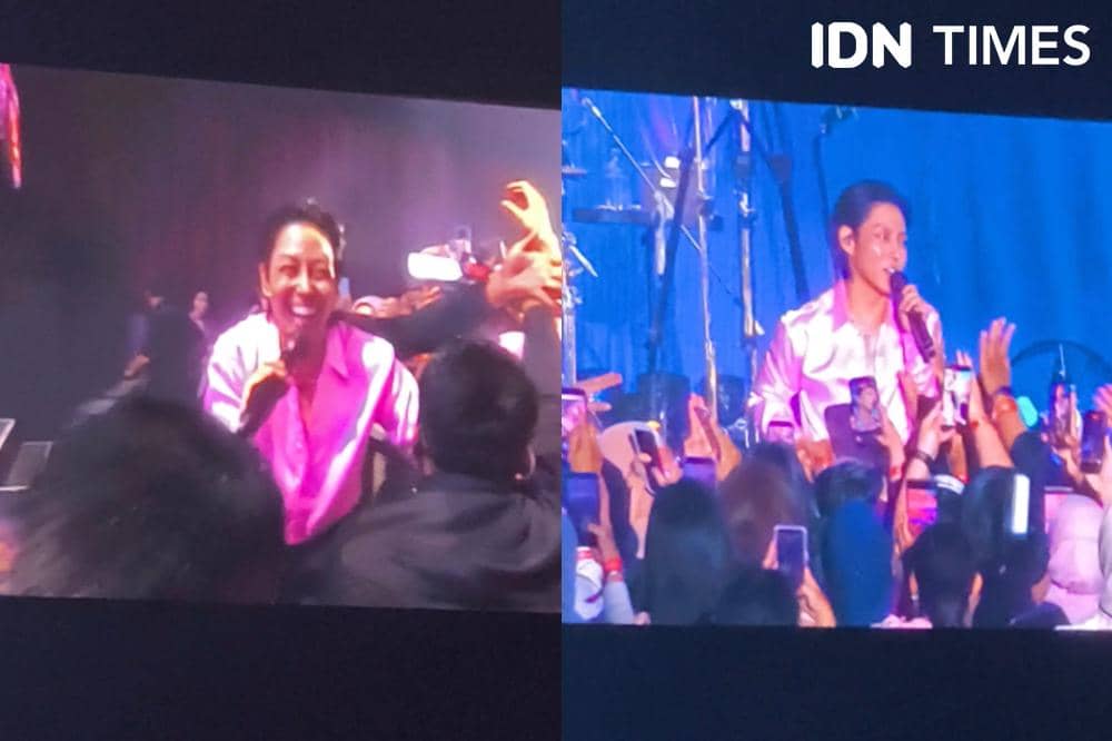 Potret Sammy The Rose sambangi barikade penonton di konser ROSETOPIA Asia Tour 2026 in Jakarta, Jumat (23/10/2026) (IDN Times/Juan Dwi)