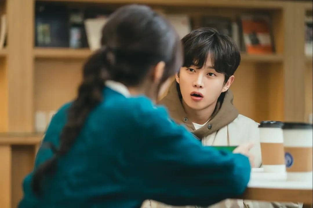 7 Sikap Menyebalkan Lim You Seong di Between Steps, Suka Ikut Campur!