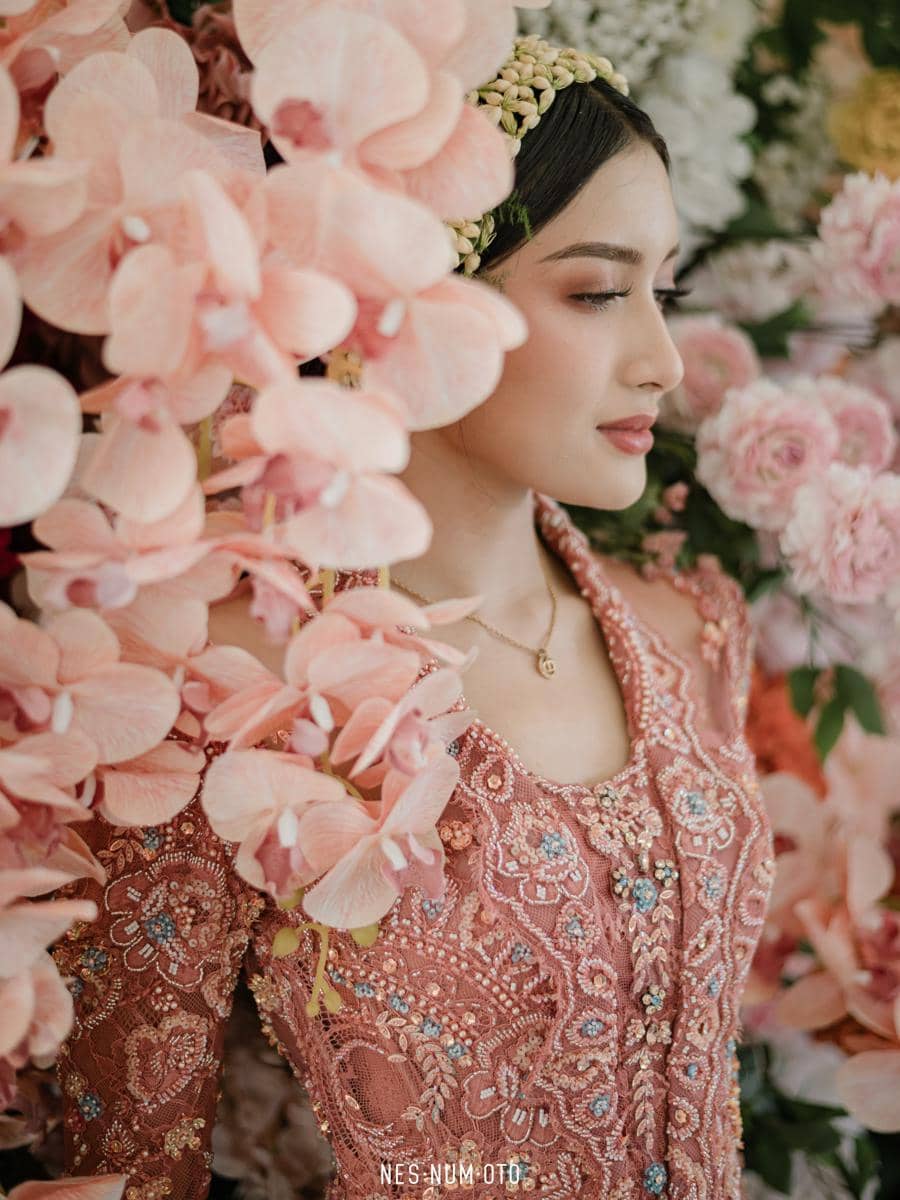 Inspirasi gaya siraman pranikah ala Yuriska Patricia